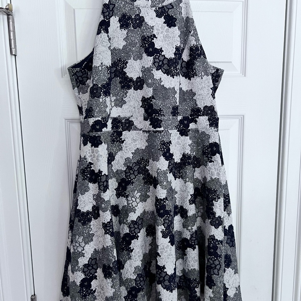 Ladies Size XL Truly Poppy Floral Lace Sleeveless Dress Black/Gray/White GUC - Picture 1 of 5